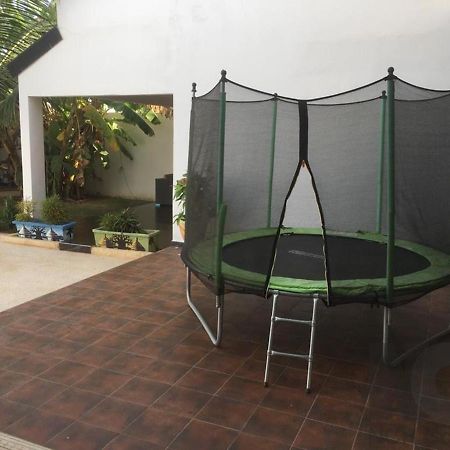 Saly - Villa Kage 6 Chambres -Clim-Wifi-Eau Chaude-Billard-Babyfoot-Ping Pong-Canal - Electricite Non Comprise Bagian luar foto