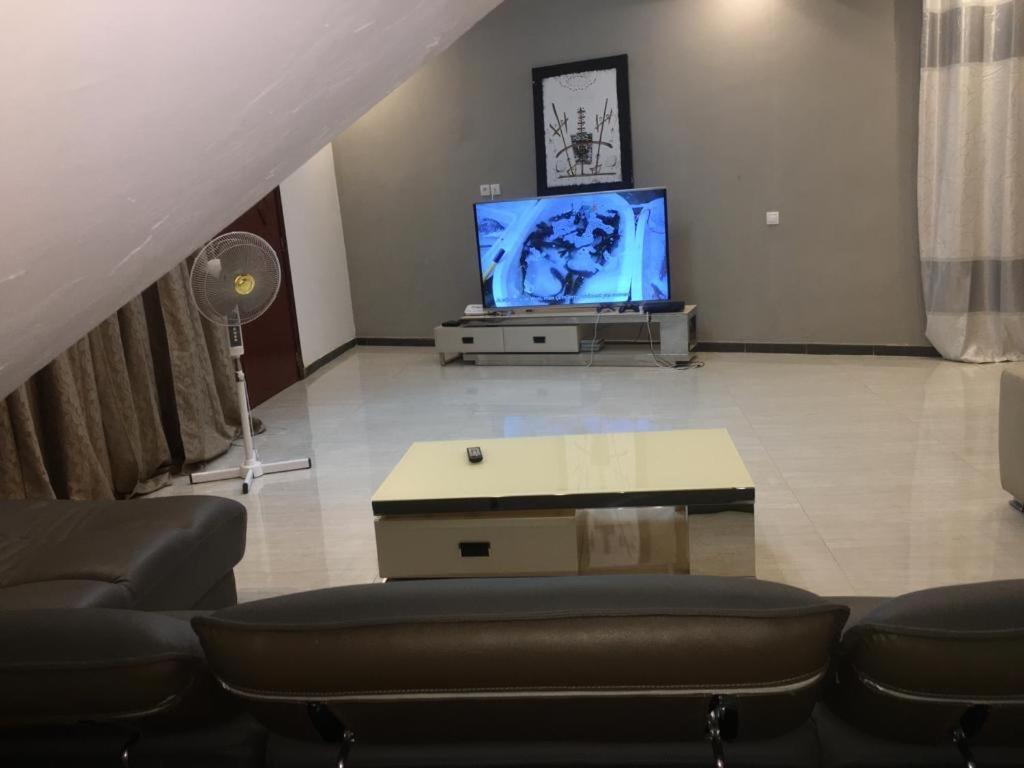 Saly - Villa Kage 6 Chambres -Clim-Wifi-Eau Chaude-Billard-Babyfoot-Ping Pong-Canal - Electricite Non Comprise Bagian luar foto
