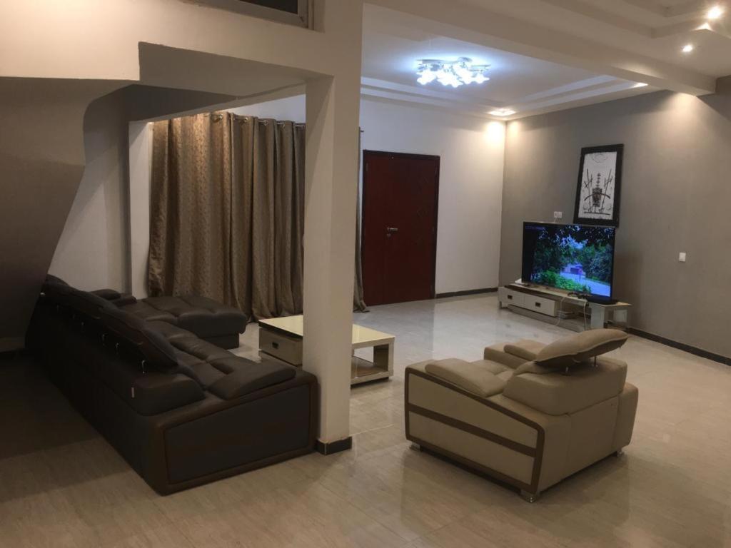 Saly - Villa Kage 6 Chambres -Clim-Wifi-Eau Chaude-Billard-Babyfoot-Ping Pong-Canal - Electricite Non Comprise Bagian luar foto