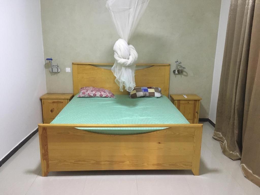 Saly - Villa Kage 6 Chambres -Clim-Wifi-Eau Chaude-Billard-Babyfoot-Ping Pong-Canal - Electricite Non Comprise Bagian luar foto