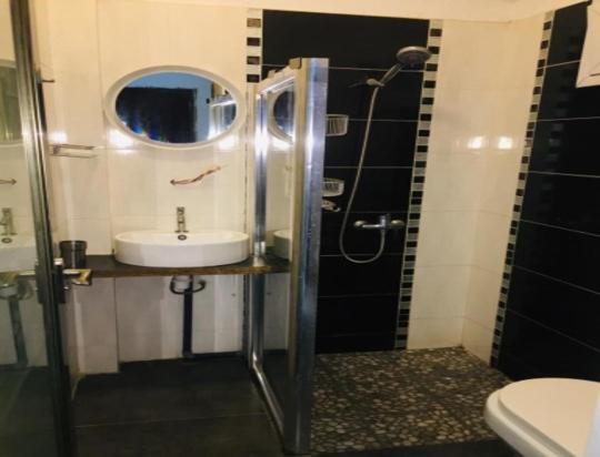 Saly - Villa Kage 6 Chambres -Clim-Wifi-Eau Chaude-Billard-Babyfoot-Ping Pong-Canal - Electricite Non Comprise Bagian luar foto