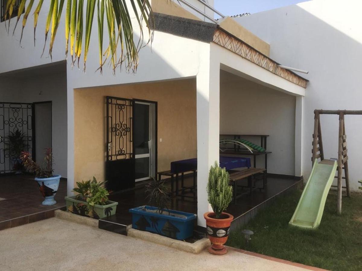 Saly - Villa Kage 6 Chambres -Clim-Wifi-Eau Chaude-Billard-Babyfoot-Ping Pong-Canal - Electricite Non Comprise Bagian luar foto