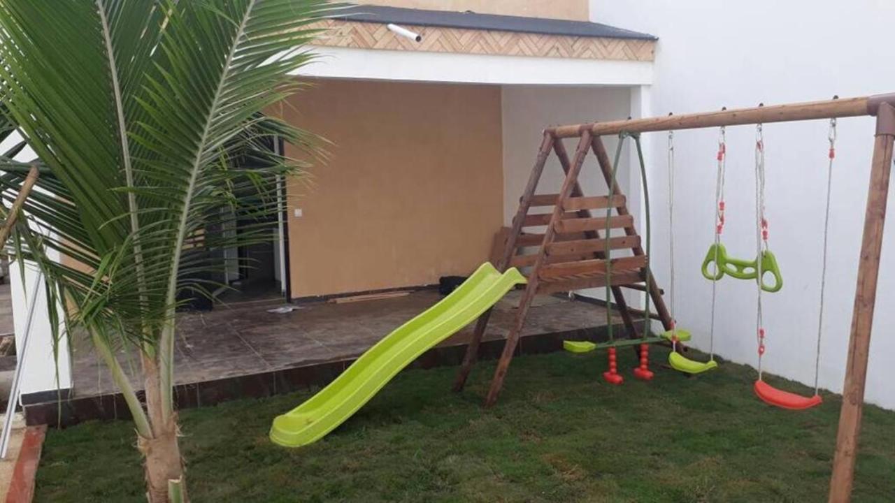 Saly - Villa Kage 6 Chambres -Clim-Wifi-Eau Chaude-Billard-Babyfoot-Ping Pong-Canal - Electricite Non Comprise Bagian luar foto