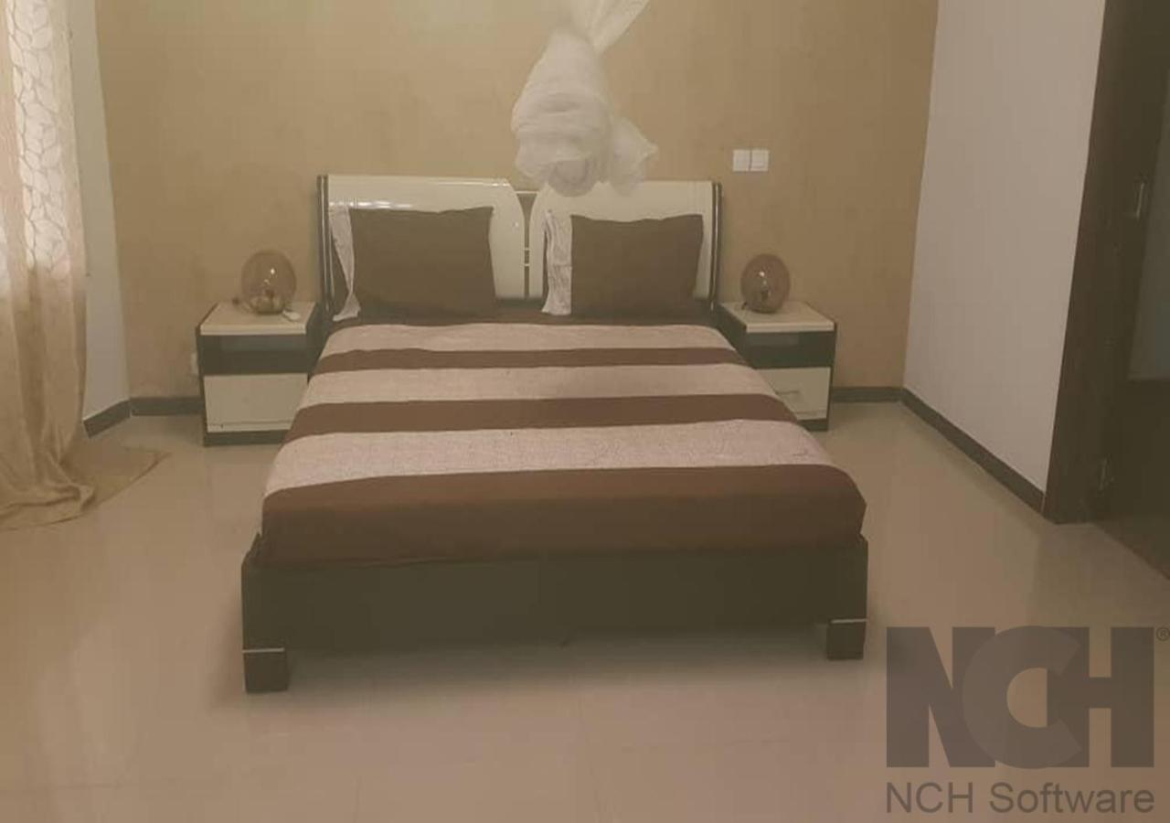 Saly - Villa Kage 6 Chambres -Clim-Wifi-Eau Chaude-Billard-Babyfoot-Ping Pong-Canal - Electricite Non Comprise Bagian luar foto
